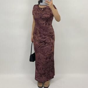 Floral short sleeve maxi dress.